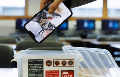 Time Running Out to Have Your Say on Phone Ban in Edinburgh Schools