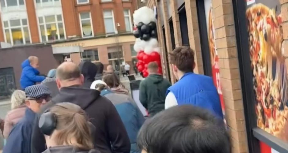 Boss Pizza Opens Clydebank Outlet to Large Crowds